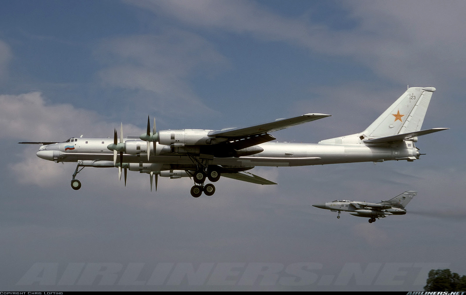 Abductions, UFOs and Nuclear Weapons : Tupolev Tu-95 bomber Pictures