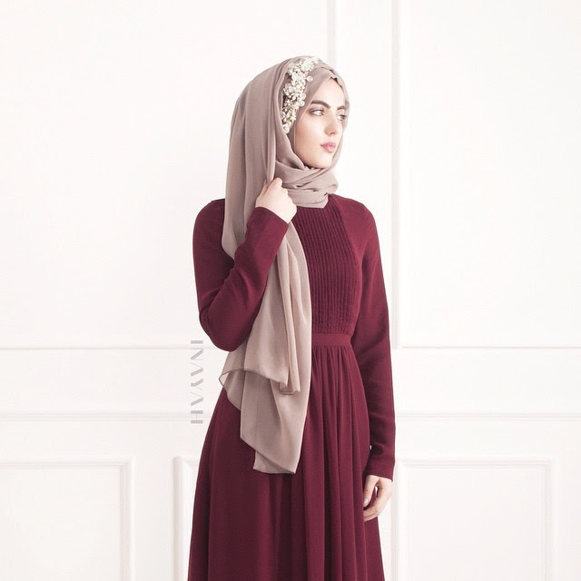 Dress Maroon Cocok Dengan Jilbab Warna Apa