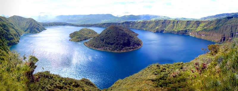 http://upload.wikimedia.org/wikipedia/commons/3/39/Laguna_Cuicocha.jpg