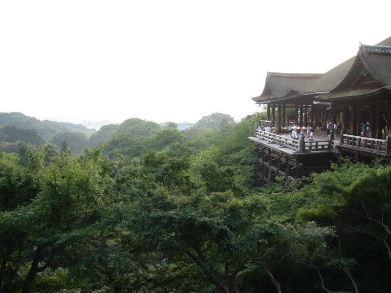 L'edifici principal i Kyoto al fons