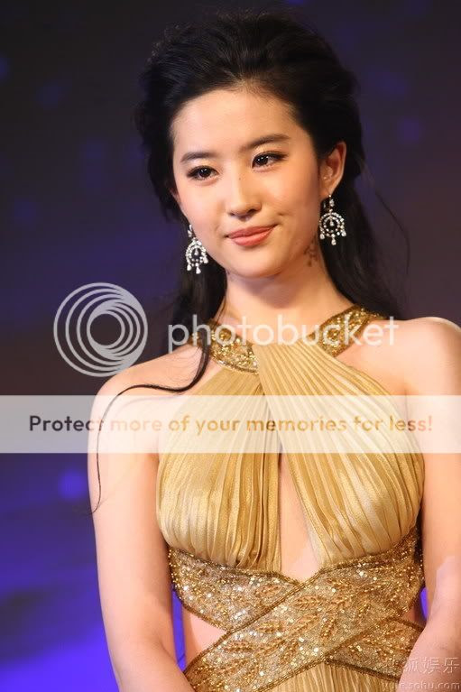 Lưu Diệc Phi ngày càng gợi cảm