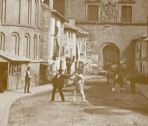 Puerta de Bisagra e Iglesia de Santiago del Arrabal (Toledo) a finales del siglo XIX. Fotografía de Casiano Alguacil (detalle)