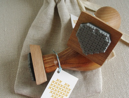 Rimu "Cross-stitch heart" stamp in linen bag