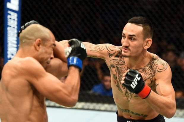 Holloway (dir.) voltou a vencer Aldo no UFC 218. Foto: Reprodução / Facebook UFC