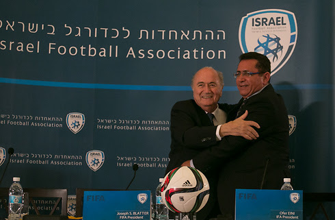 Blatter with Israel Football Association President Ofer Eini. (Photo: Ohan Zoigenberg)