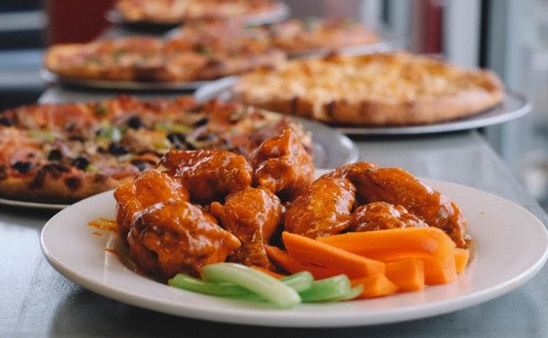 ventura99: Buffalo Chicken Wing Pizza Near Me