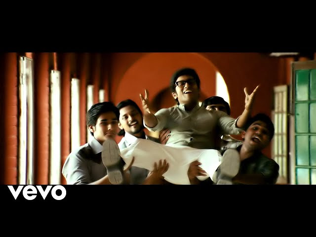 Vaaranam Aayiram Full Movie Download 720P : A father and son help each