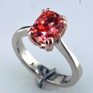 Padparadscha en Rose Custom & Oro Blanco Solitario