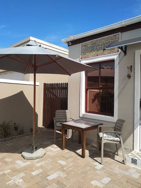 Luxury Bb Double Bedroom With Private Entrance and Bathroom in Capetown