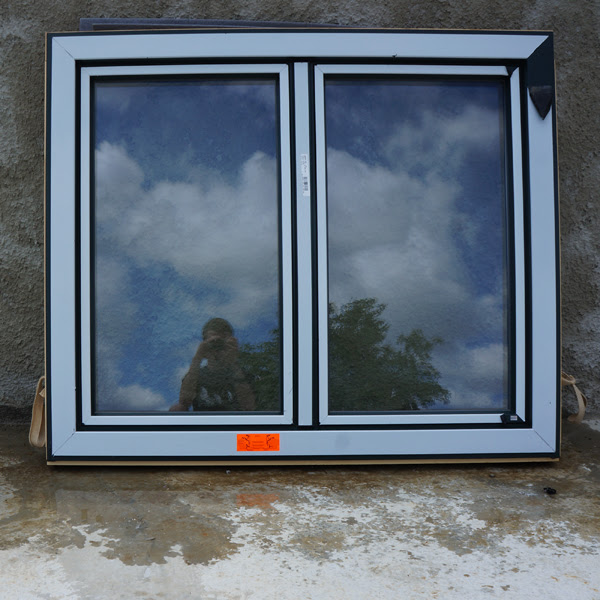 Josko Holz Alu Fenster minimalistisches Interieur