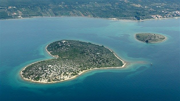perierga.gr - To "Νησί του Έρωτα" σε σχήμα καρδιάς!