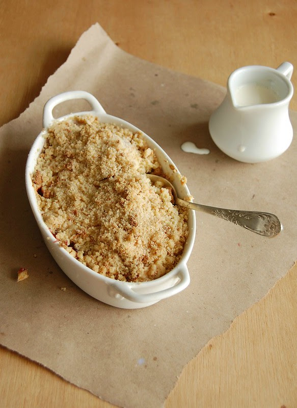 Technicolor Kitchen - English version: Plum and amaretti crumble - 33°C ...