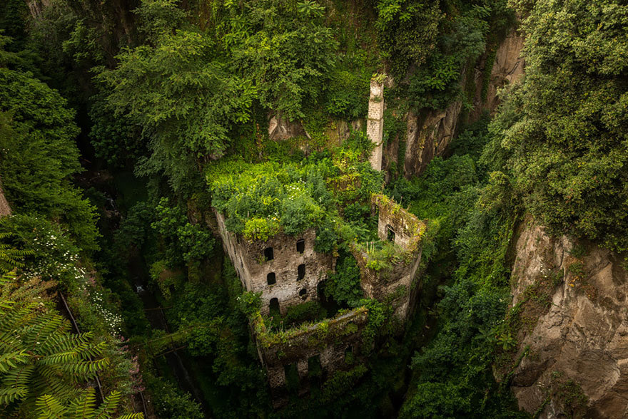 nature-reclaiming-abandoned-places-19