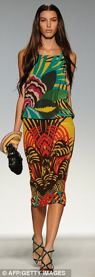 http://i.dailymail.co.uk/i/pix/2011/09/21/article-2040275-0E056AC700000578-551_196x570.jpg
