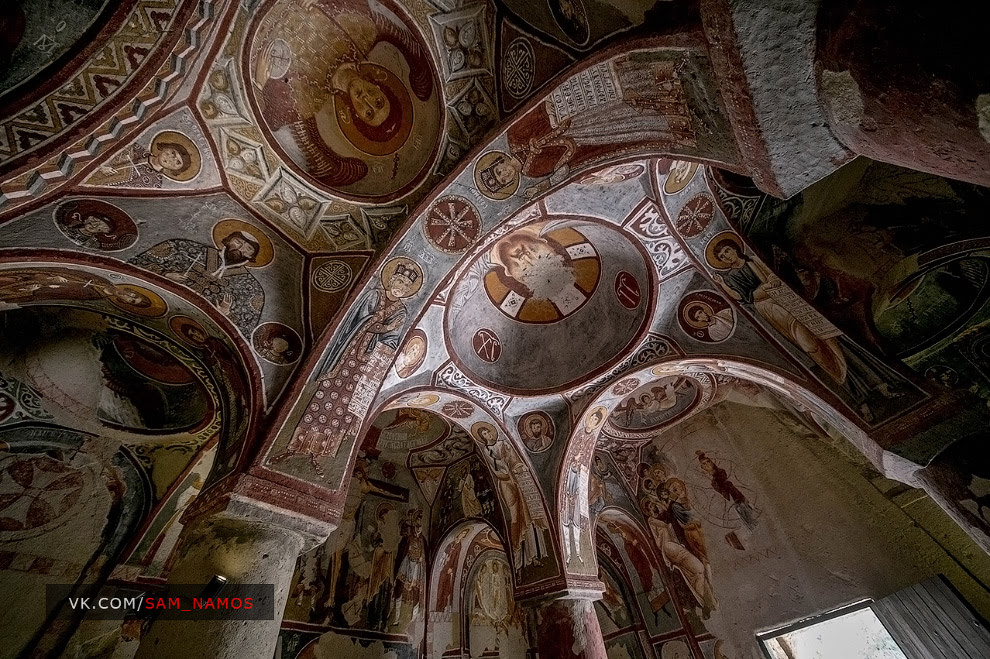 Жіночий монастир Kizlar manastiri). Жіночий монастир Kizlar manastiri).