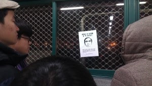 Carteles con EL HOMBRE DE LOS SUEÑOS aparecieron en las calles de las principales capitales del planeta (4)