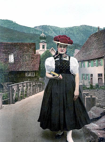 a glimpse from the past traditional bavarian clothing