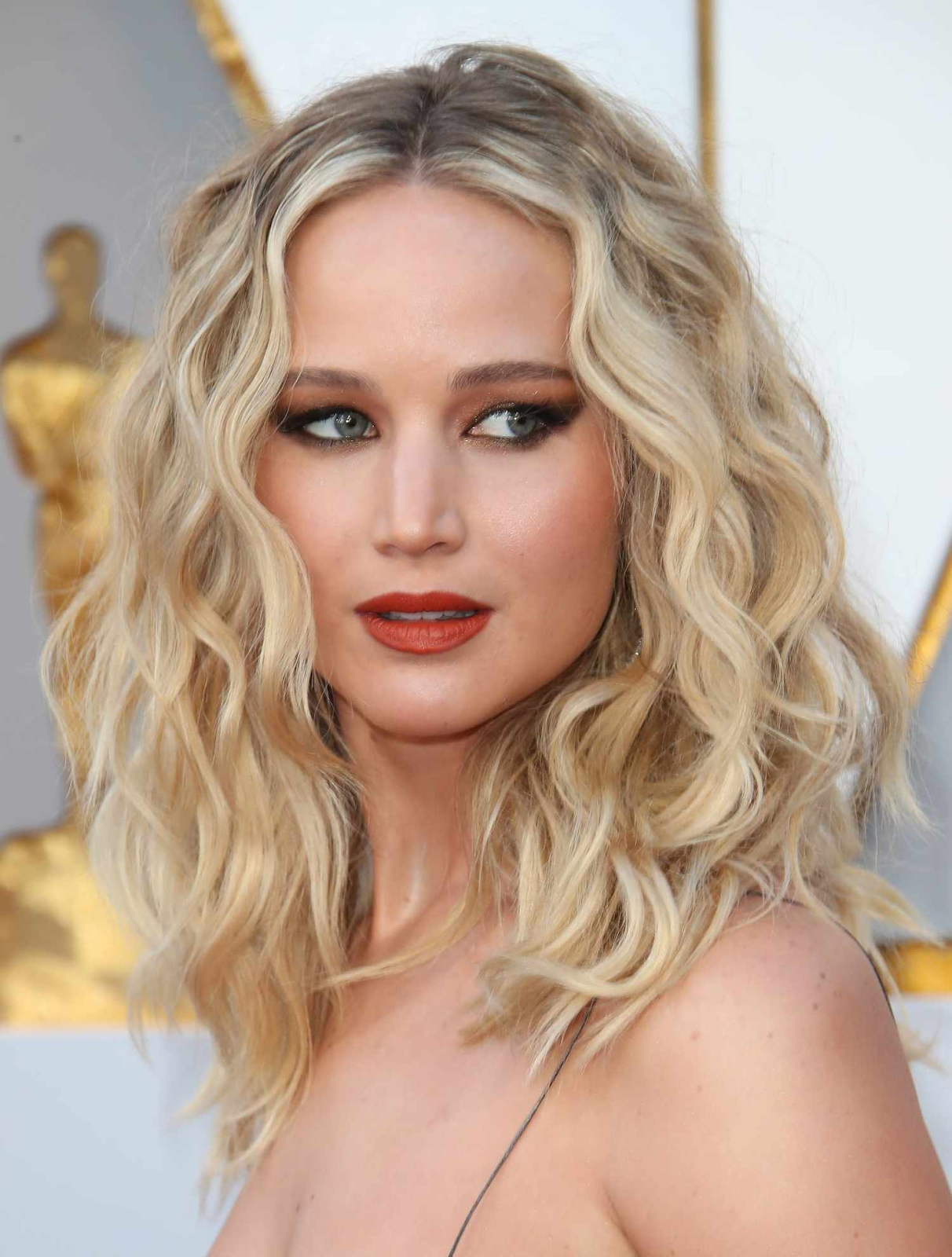 Hairstylists' Picks for the 8 Best Blonde Hair Colors for 2023 7