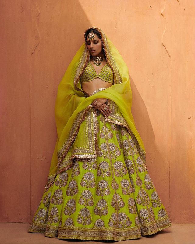 21 Designer Lehengas For Bride From Sabyasachi 2023!