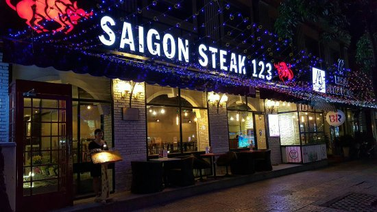 Sài Gòn Steak 123 mang phong cách thiết kế Châu Âu (Ảnh: Sưu Tầm)