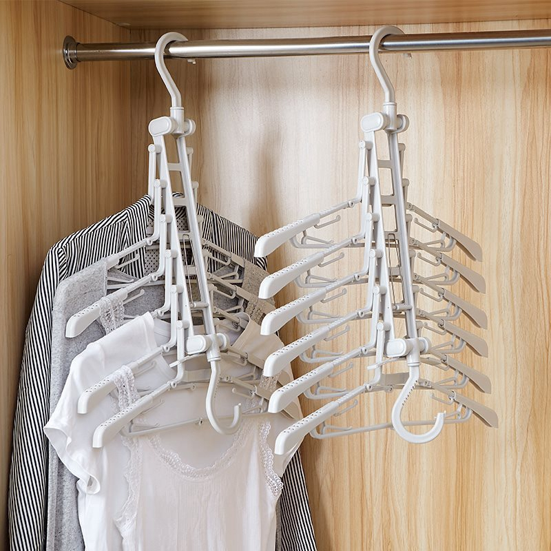 lemari rapi dengan hanger lipat