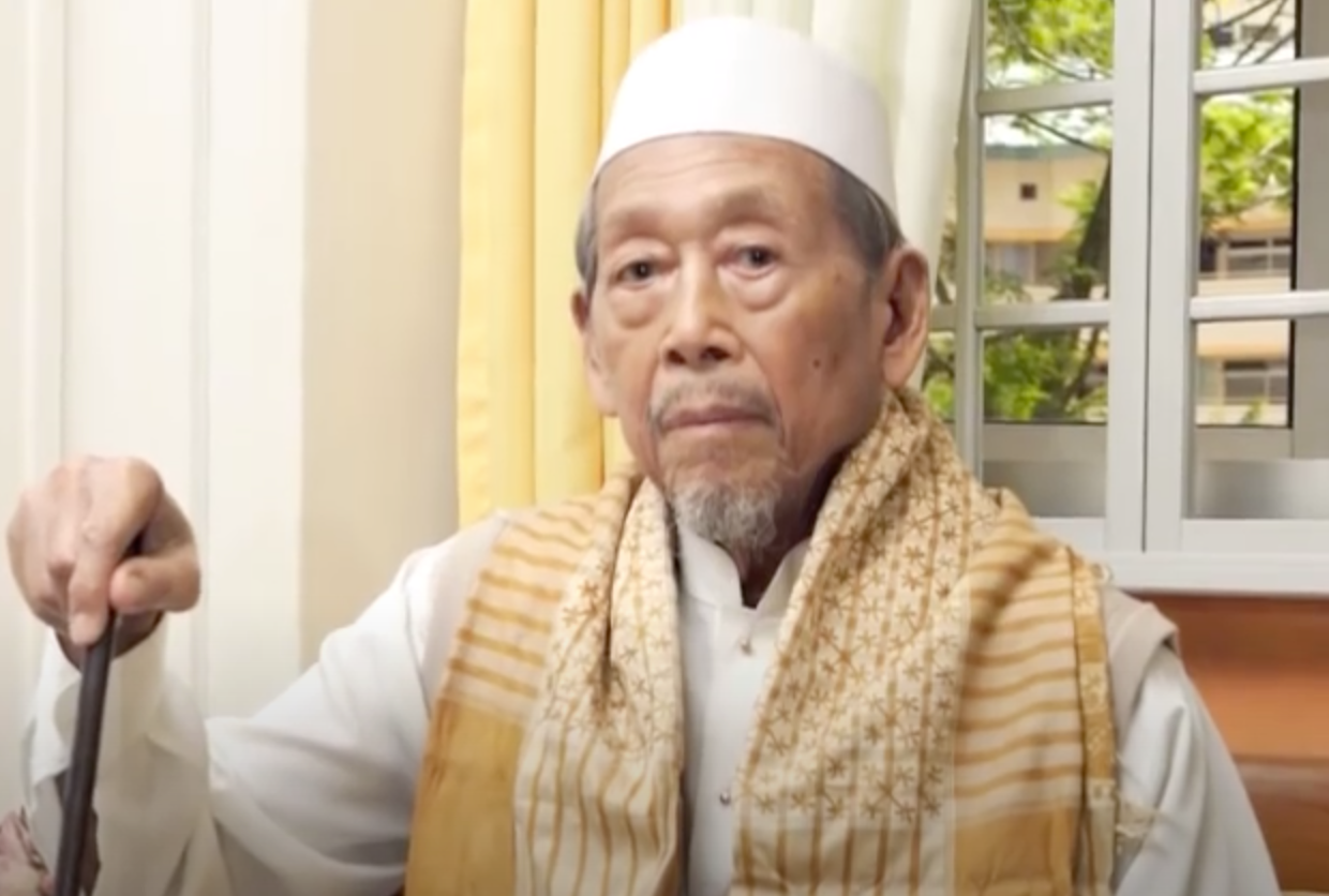 pioneer of singapore Ustaz Ahmad Sonhadji and his contributions