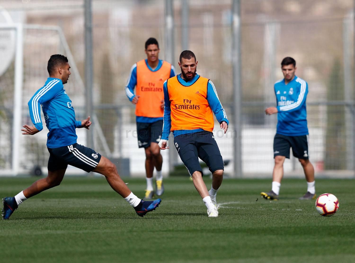 https://www.realmadrid.com/img/galeria-marca/_av14217_20190402124051.jpg