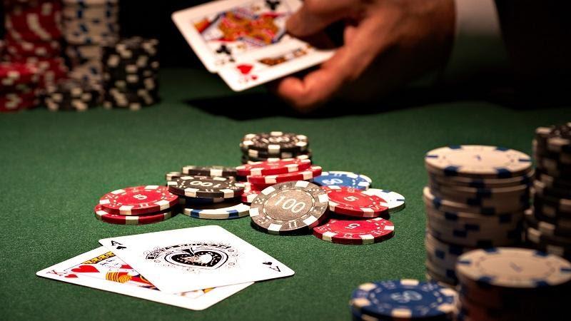 A table with poker chips and poker chips on it

Description automatically generated with medium confidence