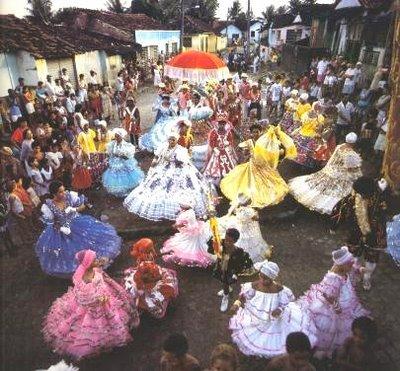 https://batuquebrasileiro.files.wordpress.com/2009/06/maracatu.jpg
