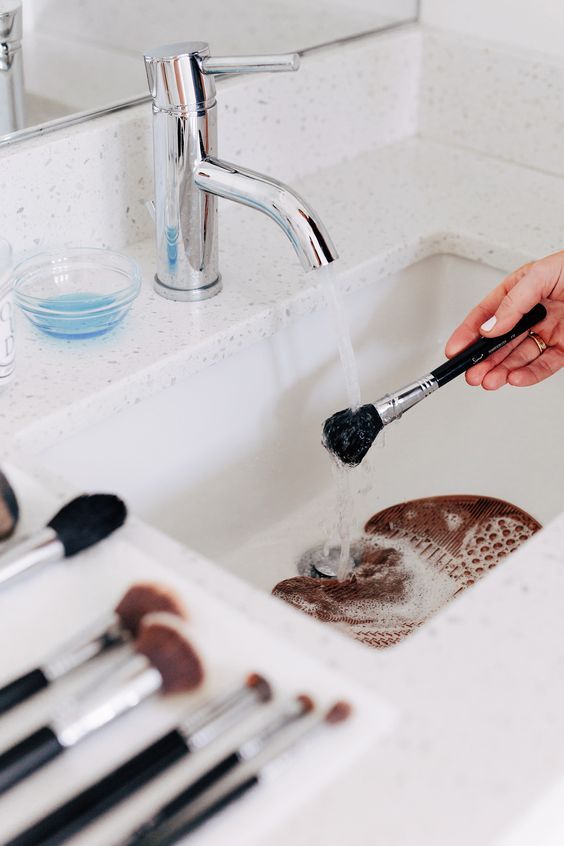 How To Clean Your Makeup Brushes - Best Ways to Clean Brush