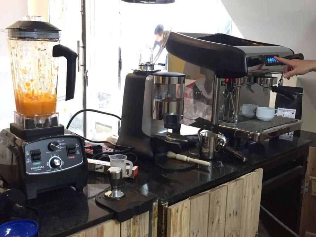 Ảnh có chứa trong nhà, lộn xộn

Mô tả được tạo tự động