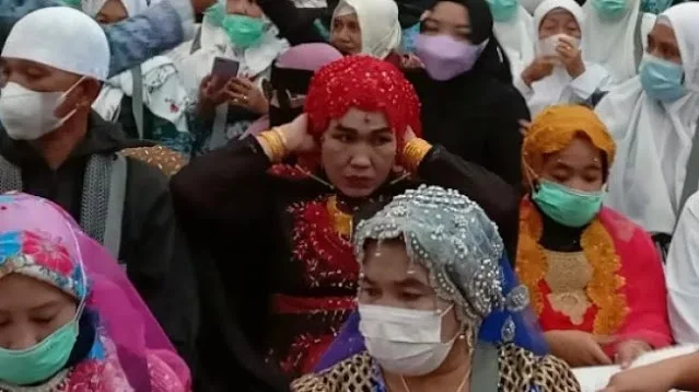 Viral Video Jamaah Haji Asal Sulawesi Pulang ke Indonesia dengan Penampilan Bikin Silau Mata