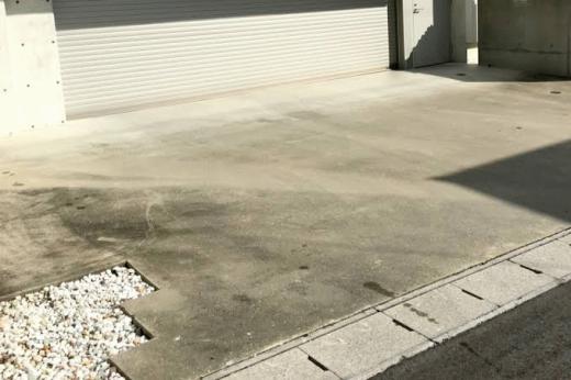白くて綺麗な土間コンクリートほど早く汚くなるって本当 土間コンの色 白と黒 が持つ本当の意味 水たまり対策 Drytech ドライテック 透水性舗装仕上材 生コンポータル