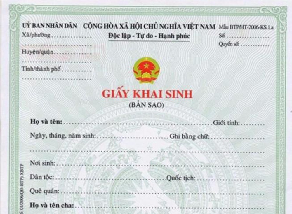 Chuẩn bị giấy khai sinh khi làm hồ sơ thai sản.