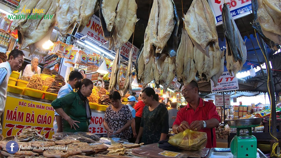 Chợ Châu Đốc - “Vương quốc mắm” miền Tây trứ danh - BongTrip.vn