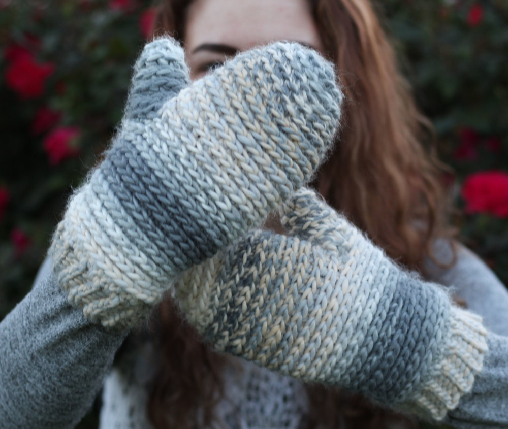 woman wearing gray and white mittens