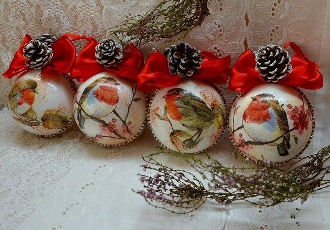 Beautiful and unusual decor of Christmas balls - the best ideas with photo 30