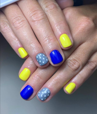 Dots With Blue And Yellow Short Cute Nail Designs