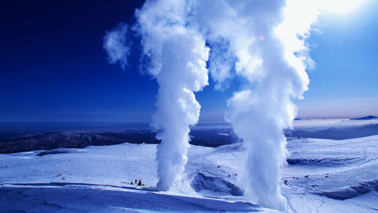 冬：12月〜2月「スノーシューで噴気孔を見に行く」