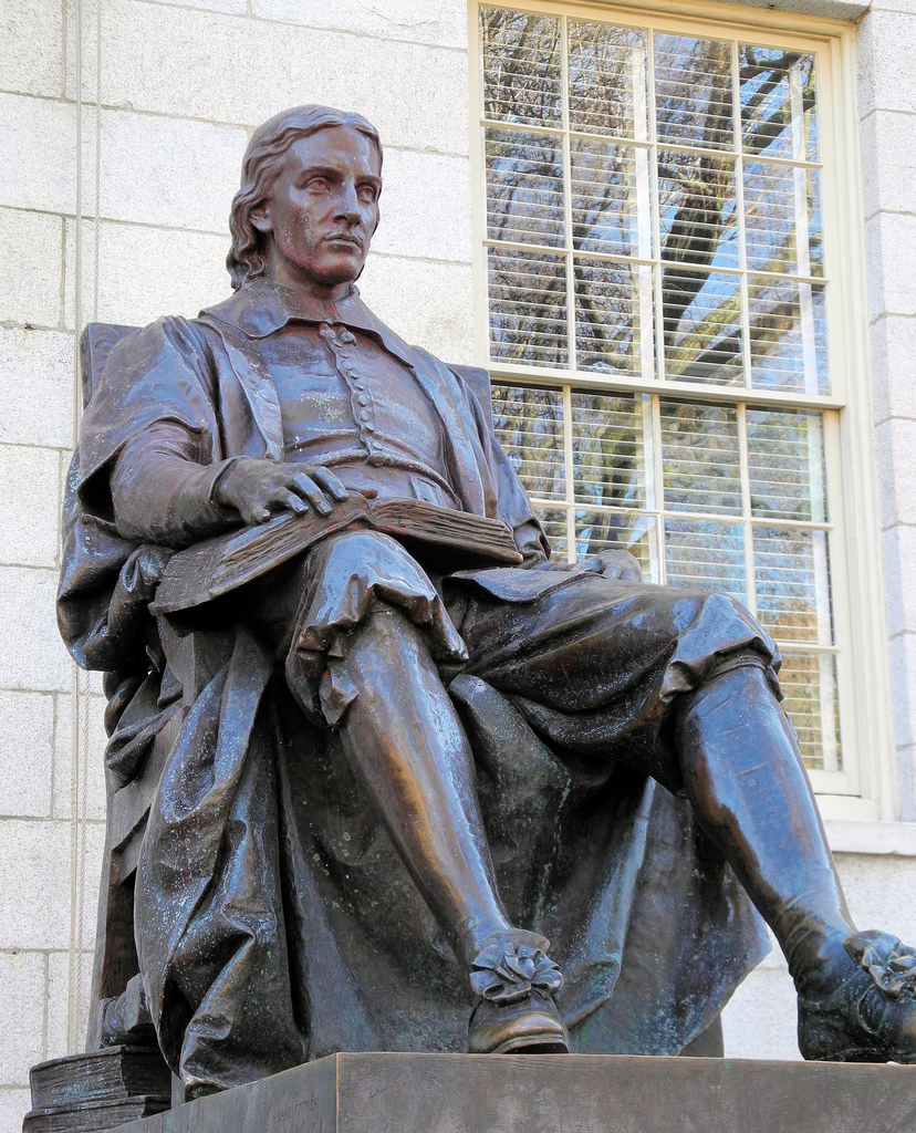 হার্ভার্ড বিশ্ববিদ্যালয়, havard university statue