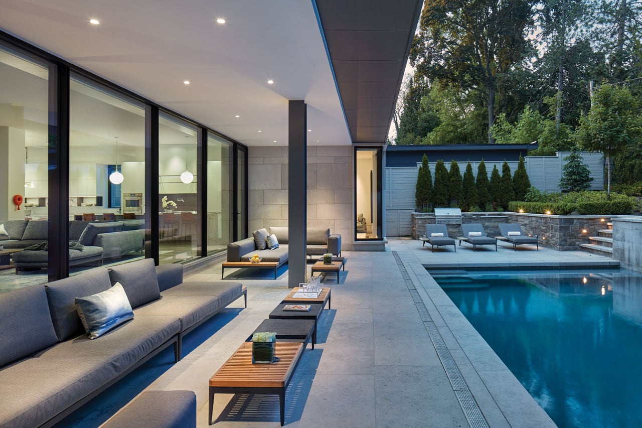 Contemporary outdoor living space