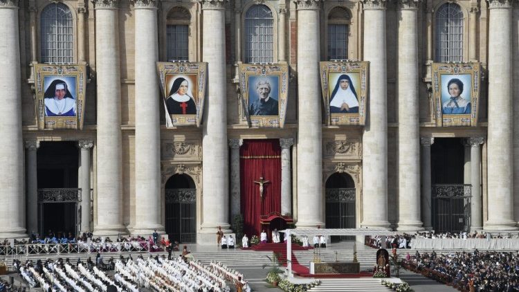 CHÍNH THỨC: Thánh John Henry Newman được Đức Thánh Cha Phanxico tuyên phong thánh ở Roma