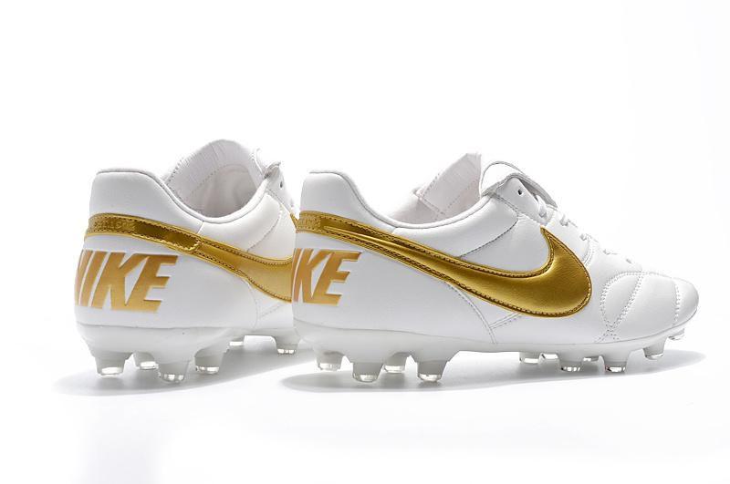 “Nike Premier II FG White Metallic Gold” แรงบัลดาลใจจากรองเท้าที่ Ronaldinho เคยสวมใส่ 02