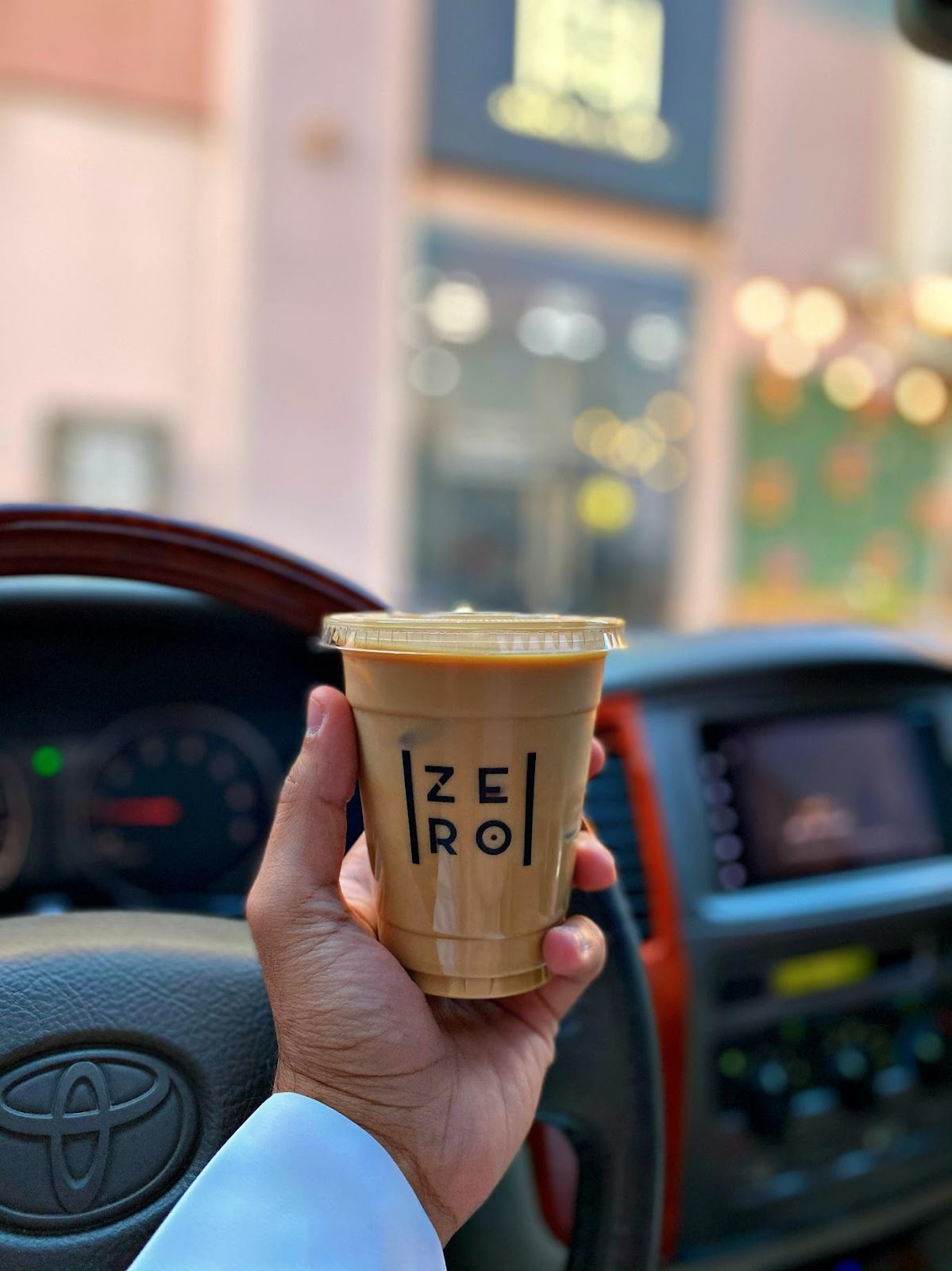 A person holding a cup of coffee

Description automatically generated with low confidence