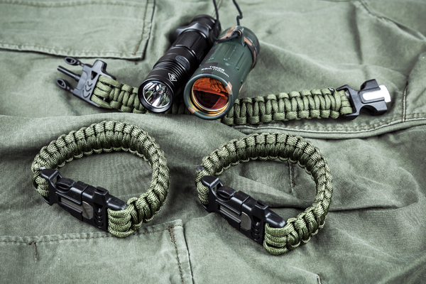 Paracord, tactical flashlight and tactical bag
