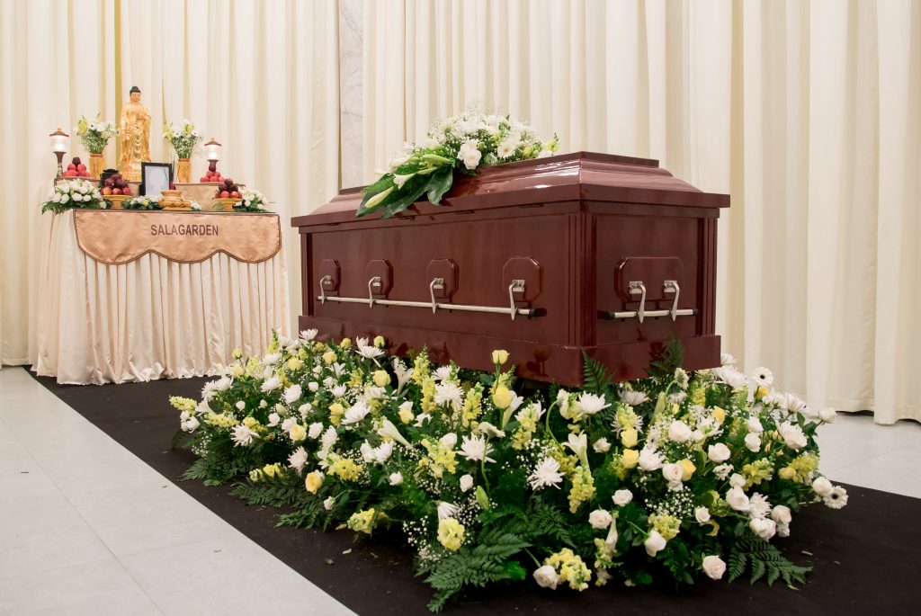 Vì sao nên sử dụng dịch vụ tang lễ trọn gói cho người mới mất