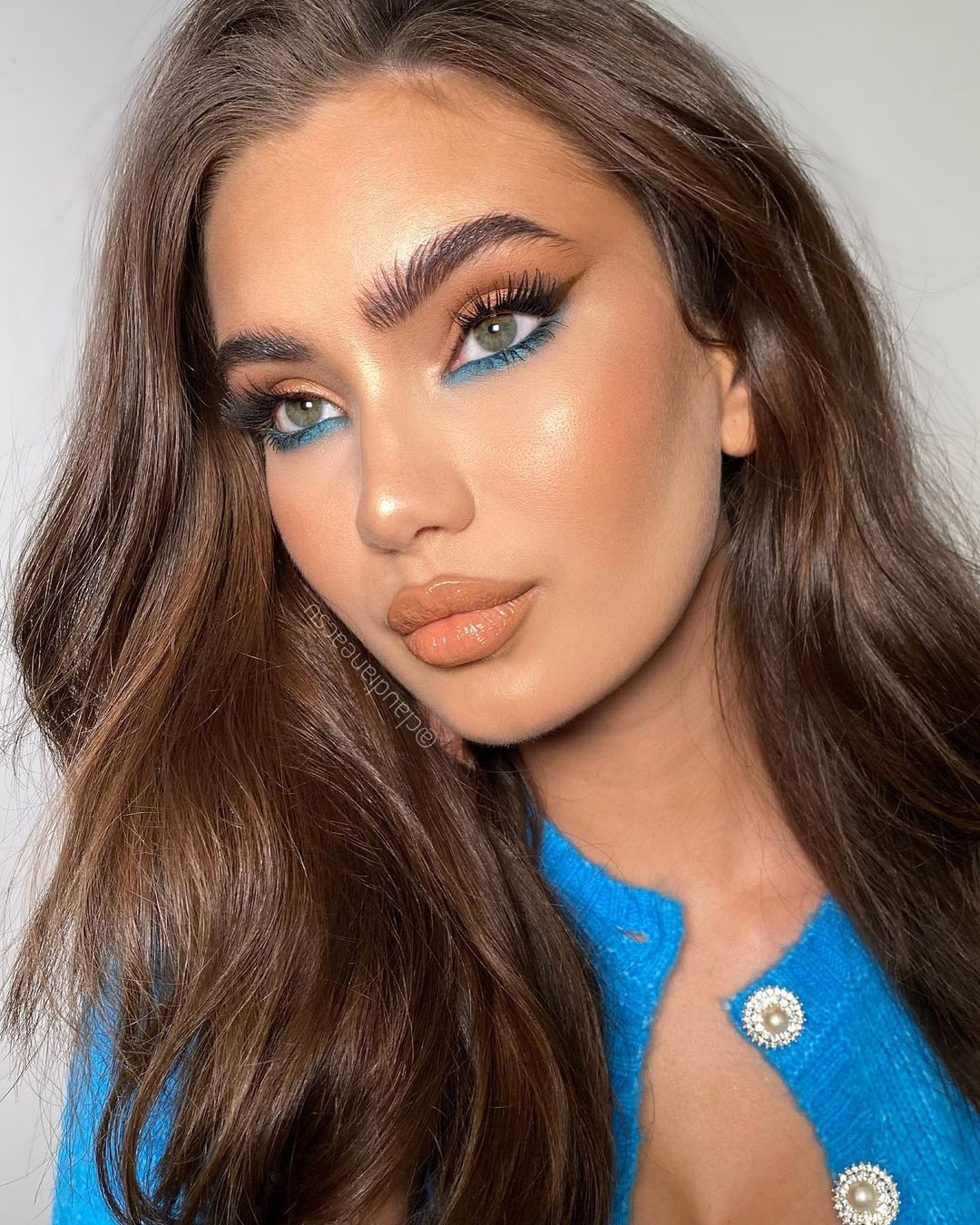 Blue Eyeshadow on the Lower Lash Line