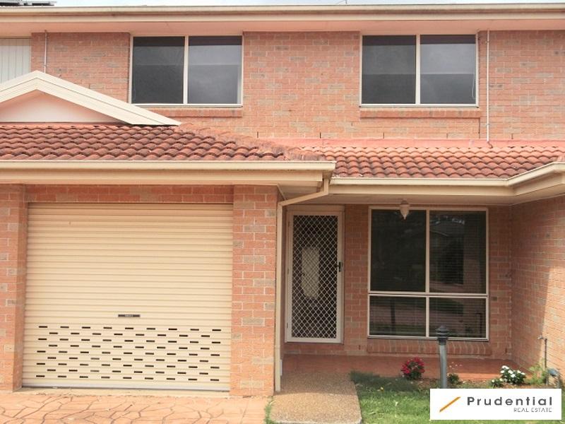 A brick house with a garage

Description automatically generated