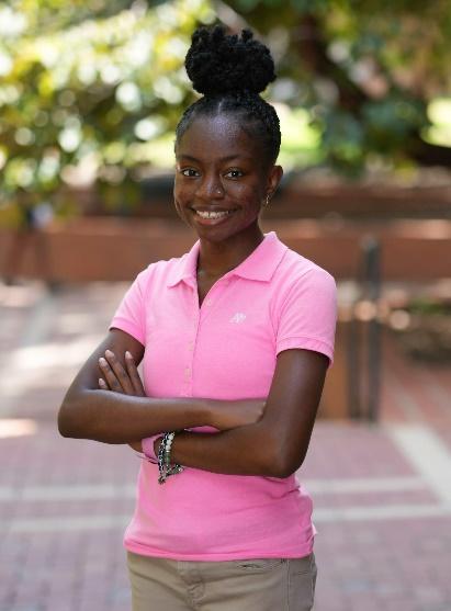 A person with her arms crossed

Description automatically generated with low confidence