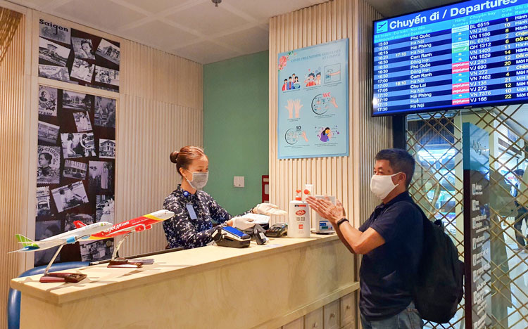 Unilever đồng hành TIA và SASCO phòng dịch cho khách trước mỗi chuyến bay